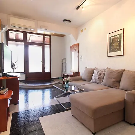 Apartamento 2281 *