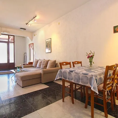 2281 Apartament Pula